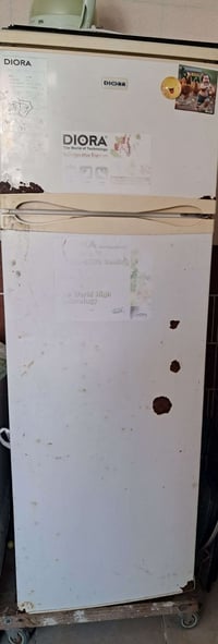 ثلاجه للبيع شغاله شرط  اي نقص مابيها السعر ١١٠  للاستفسار 07507629698