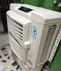 مبردة حجم كبير نوعها KENWOOD الاماراتيه نضيفه مستعجلين ع بيعتها ب٥٠ ال...