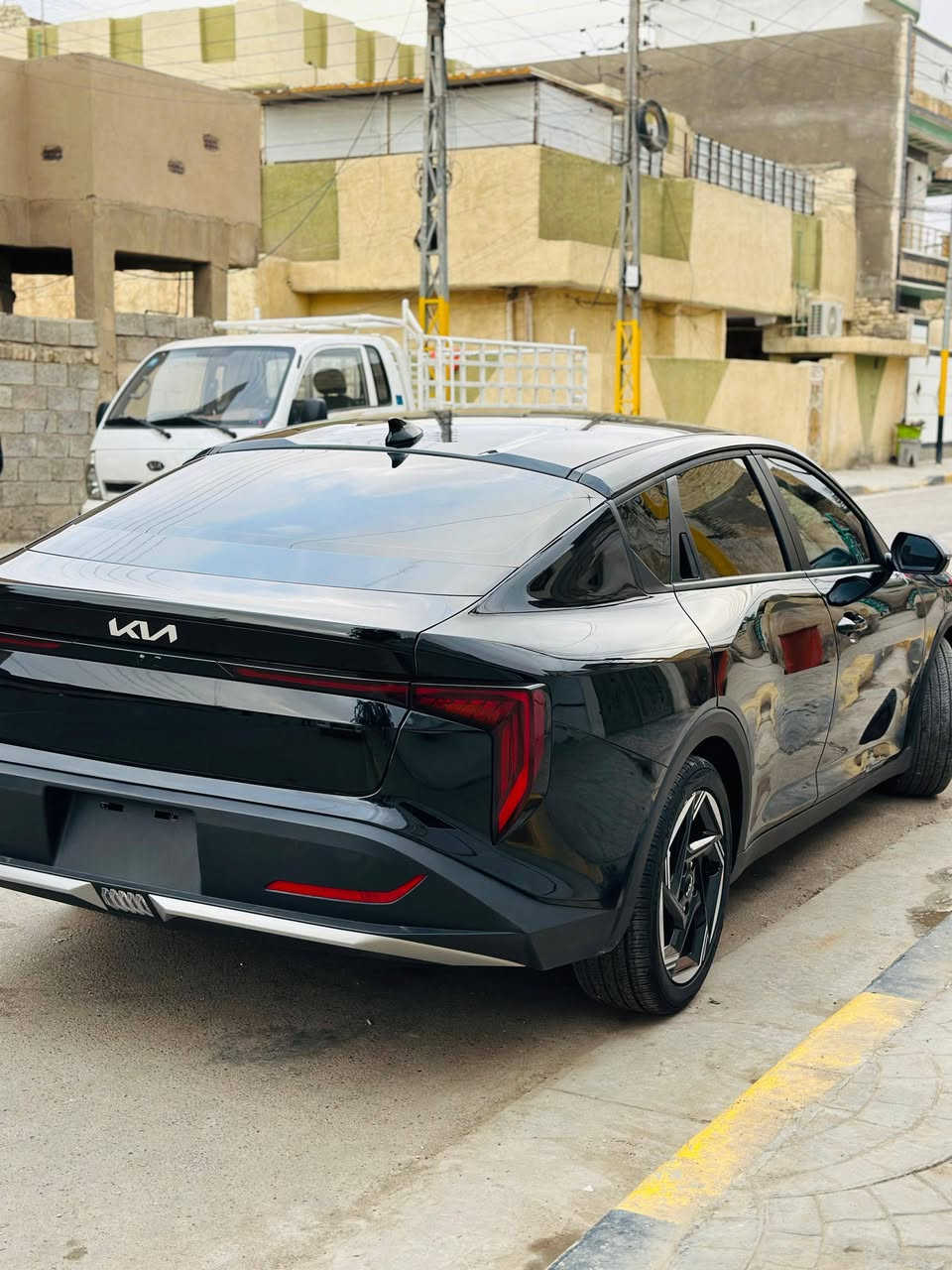 سلام عليكم k4موديل 2025 ماشيه8000جهازه سياره حدث مثل ما موضح بس جاملغ  وبنيد بدون دواخل نفسيتهن سعر 158رقم ***********
