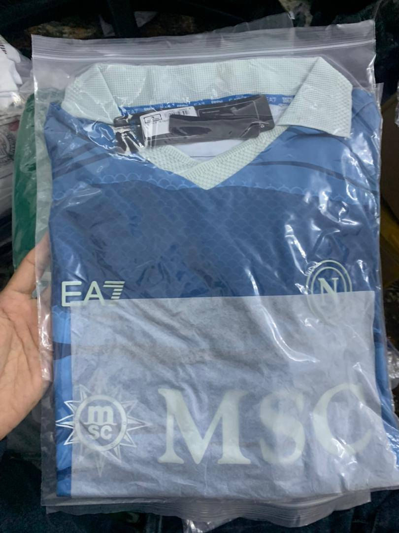 سلام و عليكوم
عندي دريسات جمله فقت ماركات  
ره قم موبايل ***********
 سعر قطعه 5 الف
