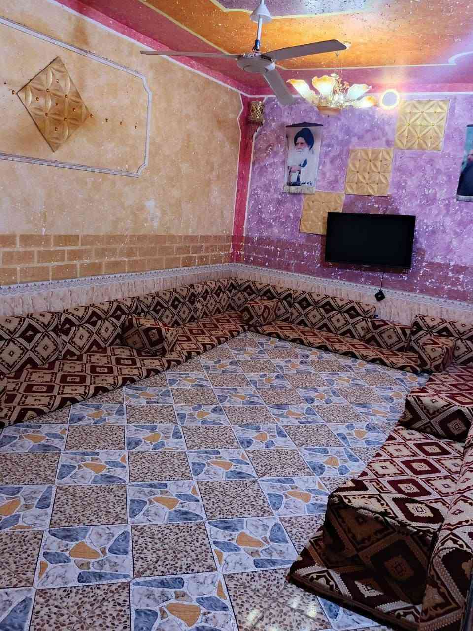 سلام عليكم بيت طابو صرف 260 عكاده مرتب يحتوي على ٤غرف نوم
ومطبخ وصحيات وصاله وديوانيه مساحتها ٧×٤ واجهياا ١٠

مطبخ جبير حمام داخلي كلش طارمه وحديقه حلوه البيت قريب علي تبليط من الجها اليمنا ١٢٠متر من اليسرى ٧٠متر مدارس قريبه ماء وكهرباء كلش زينه خدمات فول رقم أبو البيت السعر 75/ *********** للاستفسار
