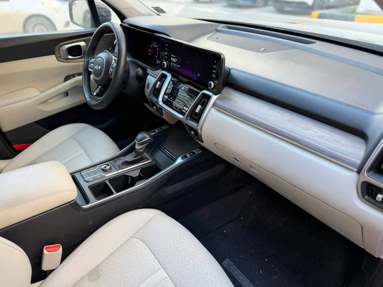 ( بدرن صبغ او تبديل حادثها فقط بارد )
كيا سورنتو 2023 X-LINE S 
فول مواصفات للأخير بانوراما بصمه تشغيل عن بعد كراسي كهرباء كراسي جلد اوف وايت تسخين وتبريد كراسي 
السياره مابيها اي صبغ او تبديل بيها بارد بسيط ربع الجاملغ وبدون ايرباك كله سليم 
السياره زيرو ماشيه فقط 13 الف بعدها 
رقم بغداد باسمي با عافيه على الي ياخدها تخبل السياره وسعرها كلش زين مكاني با منصور سعرها 245 ورقه وبيها مجال
***********
