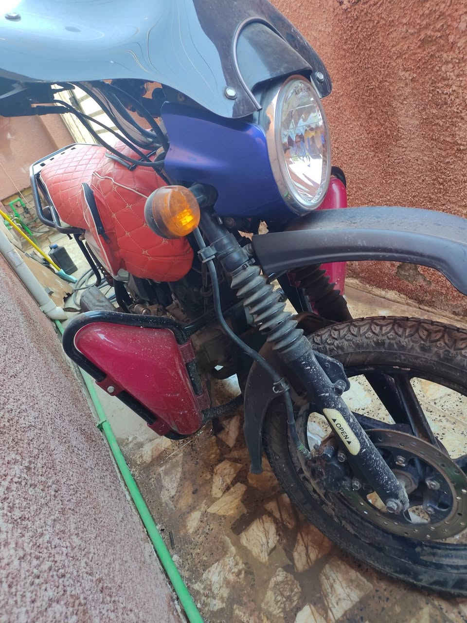 سلام عليكم دراجة موديل 21 نضافة 95٪ بغداد الحسينية دراجة برغي ما مفتوح جديدة معنى الكلمة ماشية 25 ألف ***********
