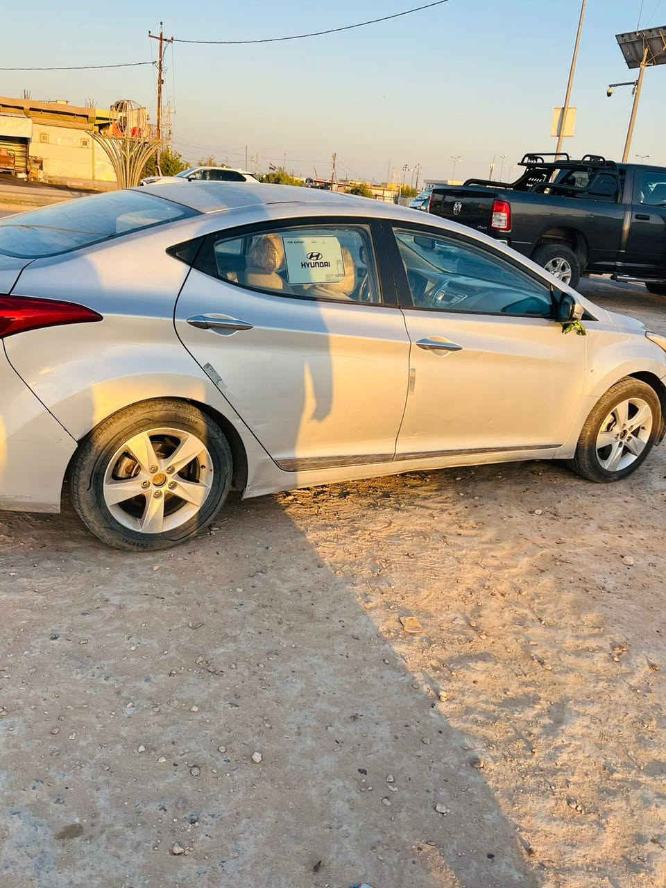 سلام عليكم النتره موديل 2012 وارد خليجي كفاله عامه من عده بارد شويه بل جاملغ الامامي مواصفات فتحه اشاير بل مري مكينه مرغوبه 18000 رقم بغداد باسمي ثاني يوم تحويل رجائن الموشراي لا يتصل مكاني بابل محاويل  ملاحضه كير ومكينه بجيس وصدر وتخم تاير رقمي *********** السعر 110 وبيه مجال حك الجيه
