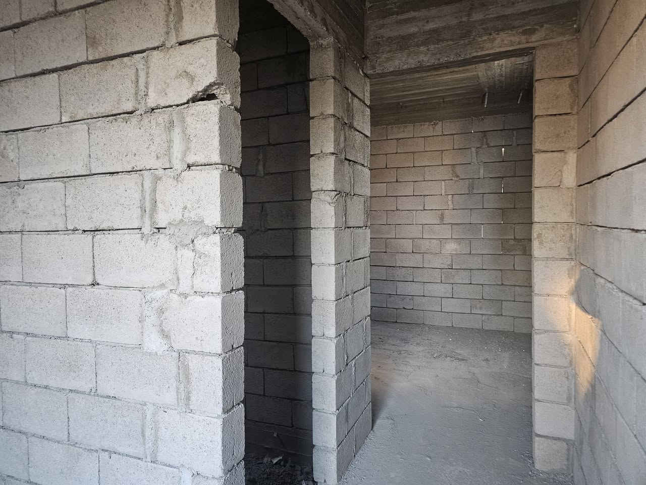 🏡🔥 #هيكل_للبيع_في_حي_الشيماء 🔥🏡
📍 الموقع: حي الشيماء – مقاطعة (8)
✅ قرب قطاع السلام البلدي
✅ قرب مدرسة شعلة العلم
💰 السعر: 68 مليون دينار عراقي فقط 💰
📐 مواصفات العقار: 🔹 المساحة: 100 متر 🔹 الواجهة: 5 متر 🔹 العمق: 20 متر 🔹 طابق ونصف
🏠 تفاصيل البناء:
الطابق الأول: ✔️ استقبال ✔️ هول ✔️ مطبخ ✔️ غرفة نوم ✔️ صحيات داخلية وخارجية
الطابق الثاني: ✔️ غرفة نوم ✔️ هول ✔️ صحية
🛣️ الخدمات: ✅ شارع مُبلّط ✅ ماء ✅ كهرباء
📞 للاستفسار: 🏢 مكتب التقوى للعقار 📍 الموصل – شارع كركوك الرئيسي 📍 مقابل جامع البيت العتيق
☎️ *********** ☎️ ***********
📱 متوفر اتصال، واتساب، وفايبر.
🌹 تابعوا صفحة مكتب التقوى للعقار ليصلكم كل جديد من العروض العقارية المميزة أولاً بأول.
