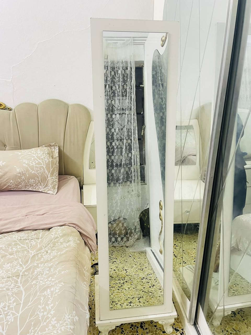 سلام عليكم..غرفه نوم تركي 6 قطع خشب تركي ثقيل 
سعر 300 الف عنوان دهوك الشراي يتفضل خاص او يتصل ع رقم ***********واتساب
