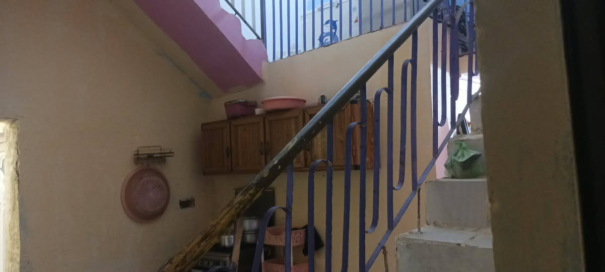 بيت البيع مساحة 120متر بي  غرفة صالة وستقبال تواليت خارجي حمام  بيت صب مسلح بيت بي ورقة طابو زراعي سند ٢٥ سعر 38علا شارع عريض مكان سبع قصو شارع ابو علي  يم حسبنية ال هاشم رقم ***********
