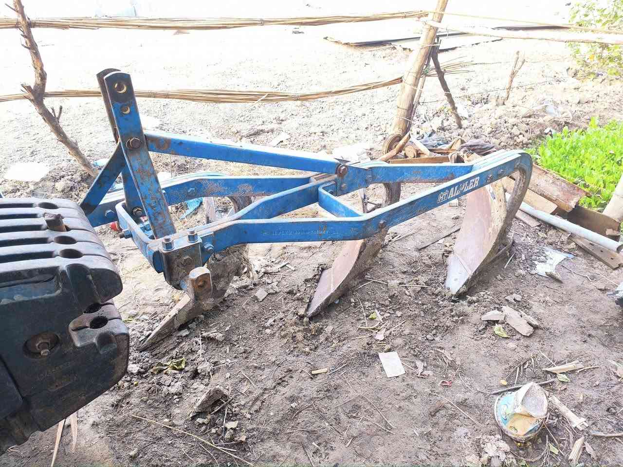 سلام عليكم تلكتر نيو هولند مديل2015مكينه جاهزه كلشي ما عوزه رقم وسنويه  توهن طلعن رقمه واسط شرط تحويل وراه فدان 12 ورفاسه نكليزي و هواله مال تبن ينباعن وياه مكاني ناصريه سوق شيوخ ***********/مو شراي لا يتصل رجاء
