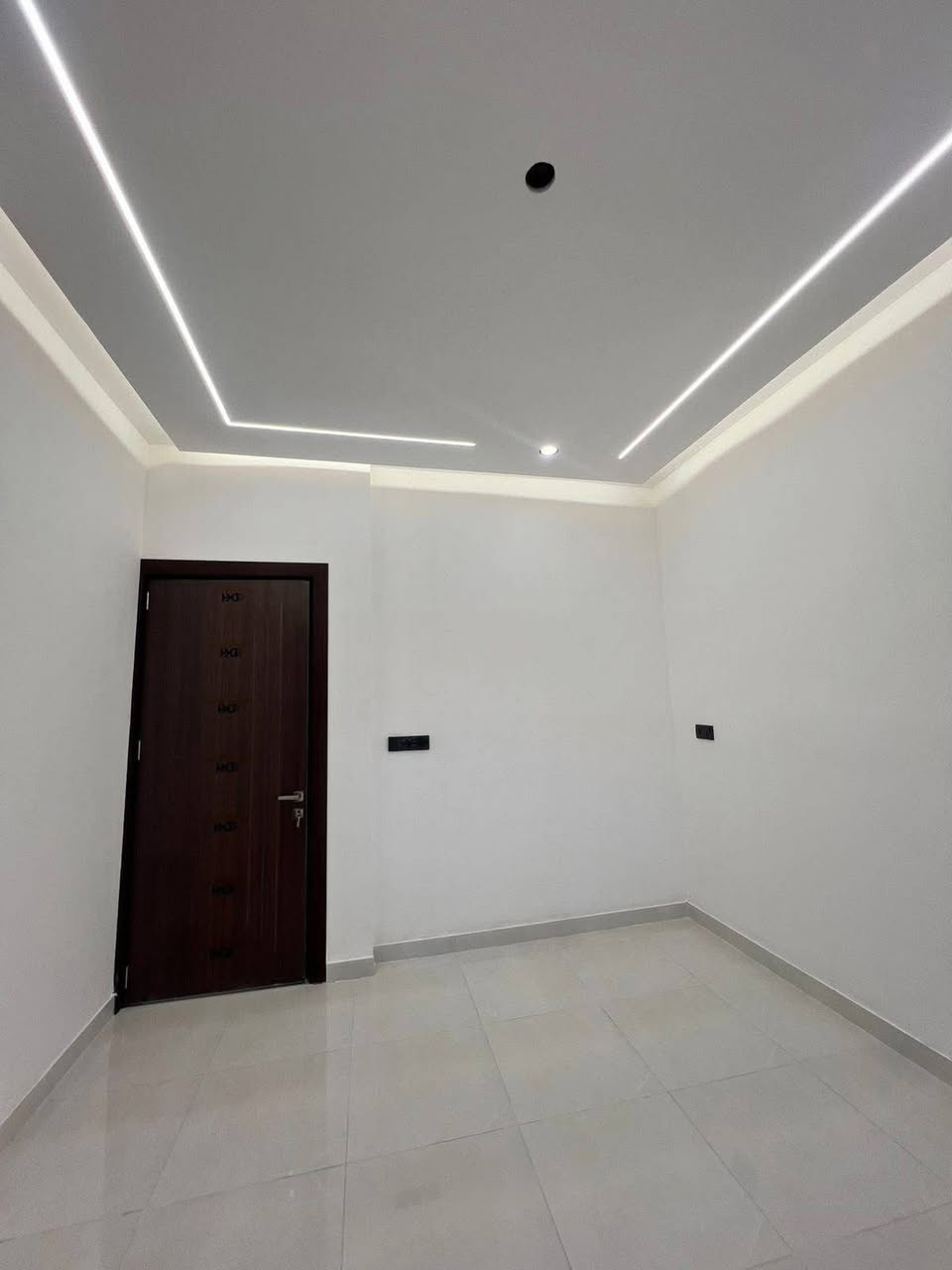50 متر للبيع
3 طوابق

3 غرف نوم حمامين صاله مطبخ 

شبابيك المنيوم ديكورات داخليه

بغداد الكرخ حي الجهاد منطقة الرفاق الثانية قرب مجمع السلام

السعر 175 مليون للاستفسار ***********

