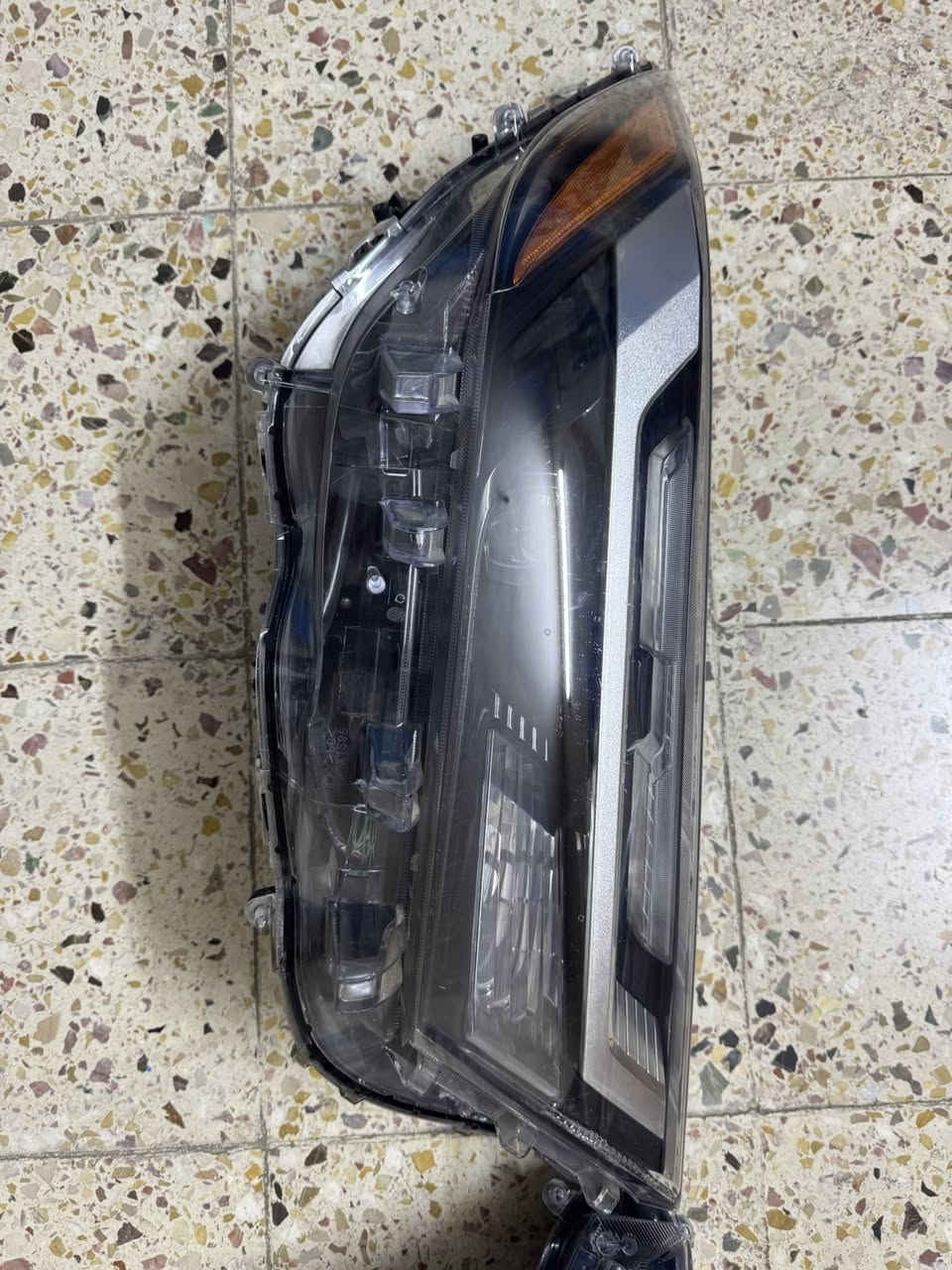 السلام عليكم رجعت توفرت لايتات راف فور اصلية امريكية 8 خطوط و 6 خطوط مكاني بغداد ارجع وكرر اصلي مختوم تيوتا يعني لايصير اصفر ولا تحترك العدسة للاستفسار خاص وشكراً


**إذا كنت صاحب هذا الإعلان وتريد حذفه لأي سبب، رجاءا أرسل رسالة إلى الدعم الفني**