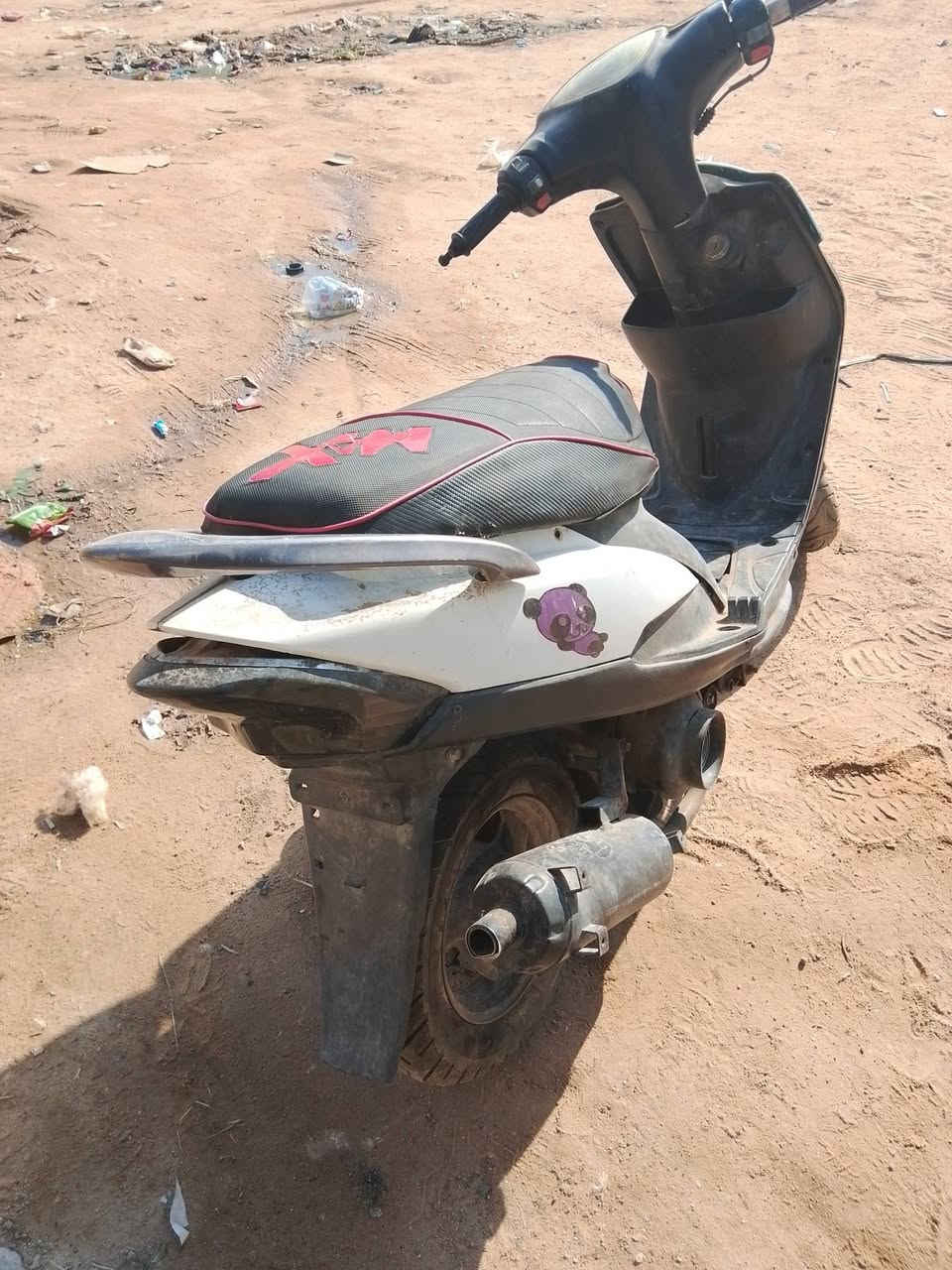 السلام عليكم شباب دراجه ماكس للبيع متروكه سعره 250 كوم حديد شغاله بس بيع كوم حديد نقصه قبق هندر وصوندات بنزين مكان كربلاء الحزام الخظر ***********
