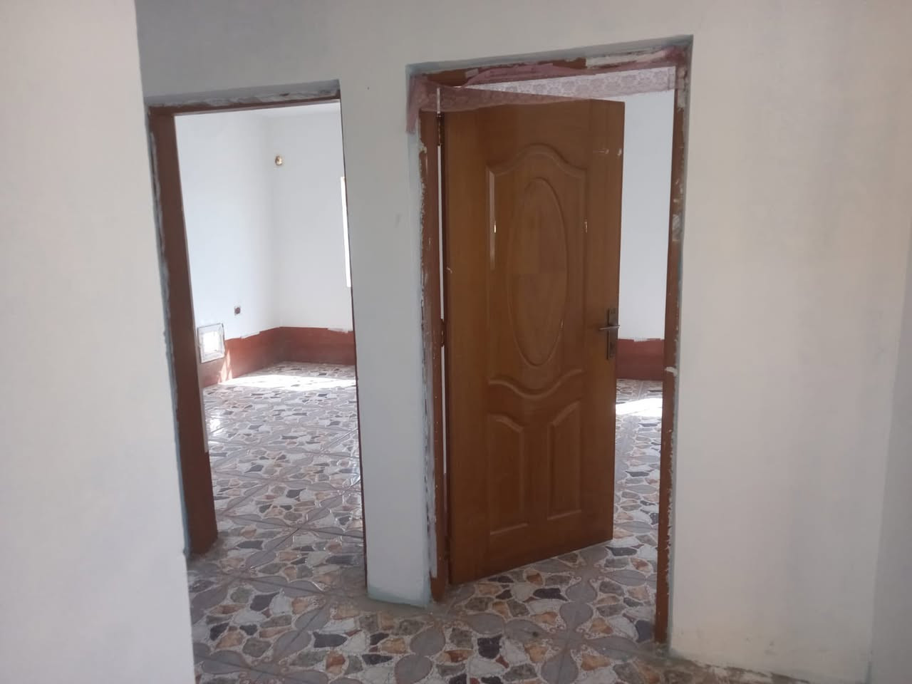 بيت للبيع في شارع المعمل فرع اسواق حسين الرماحي مساحة 210 متر للتواصل واتس ***********
