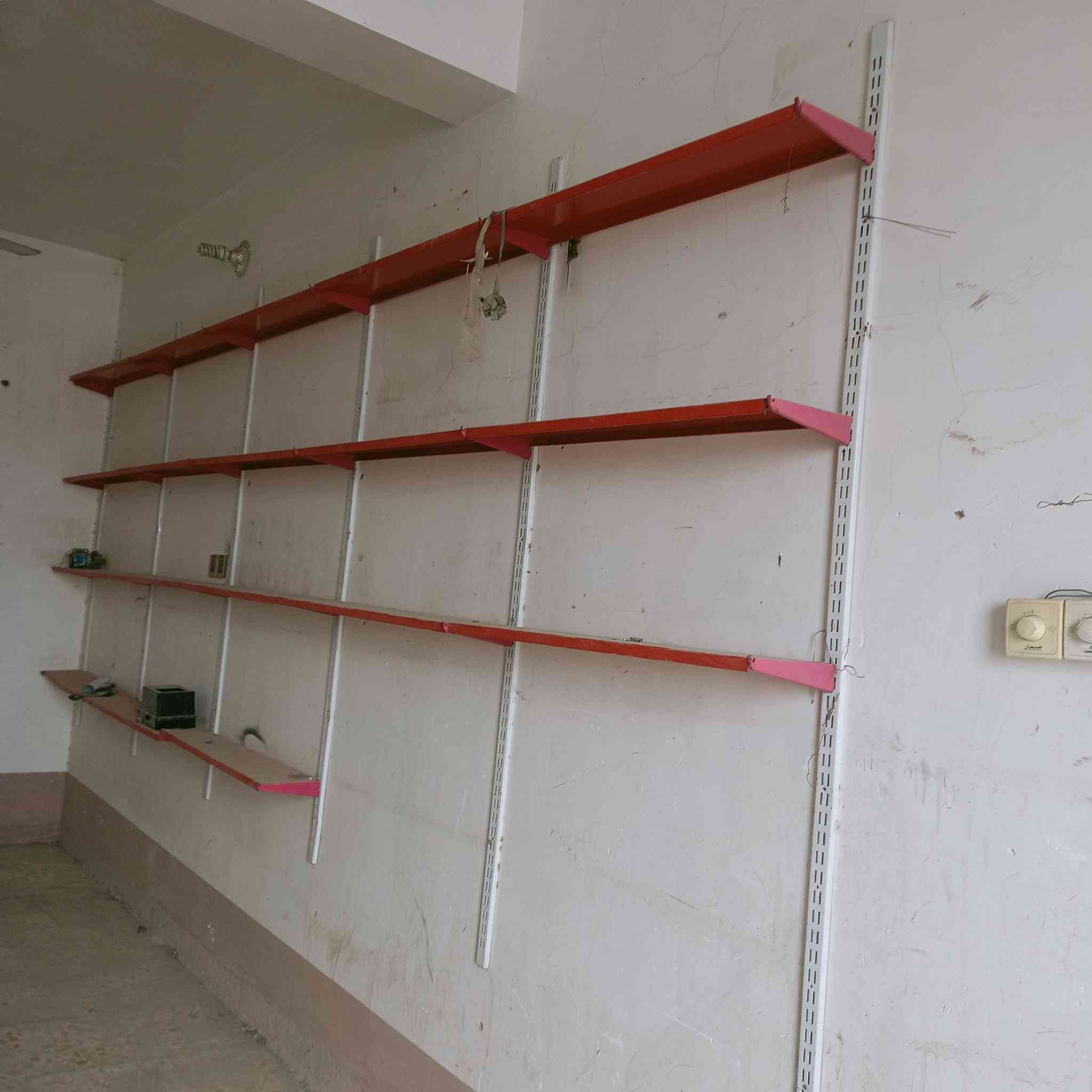 سلام عليكم  رفوف لبيع 50متر
العنوان ناصريه الاسكان الصناعي 
***********
