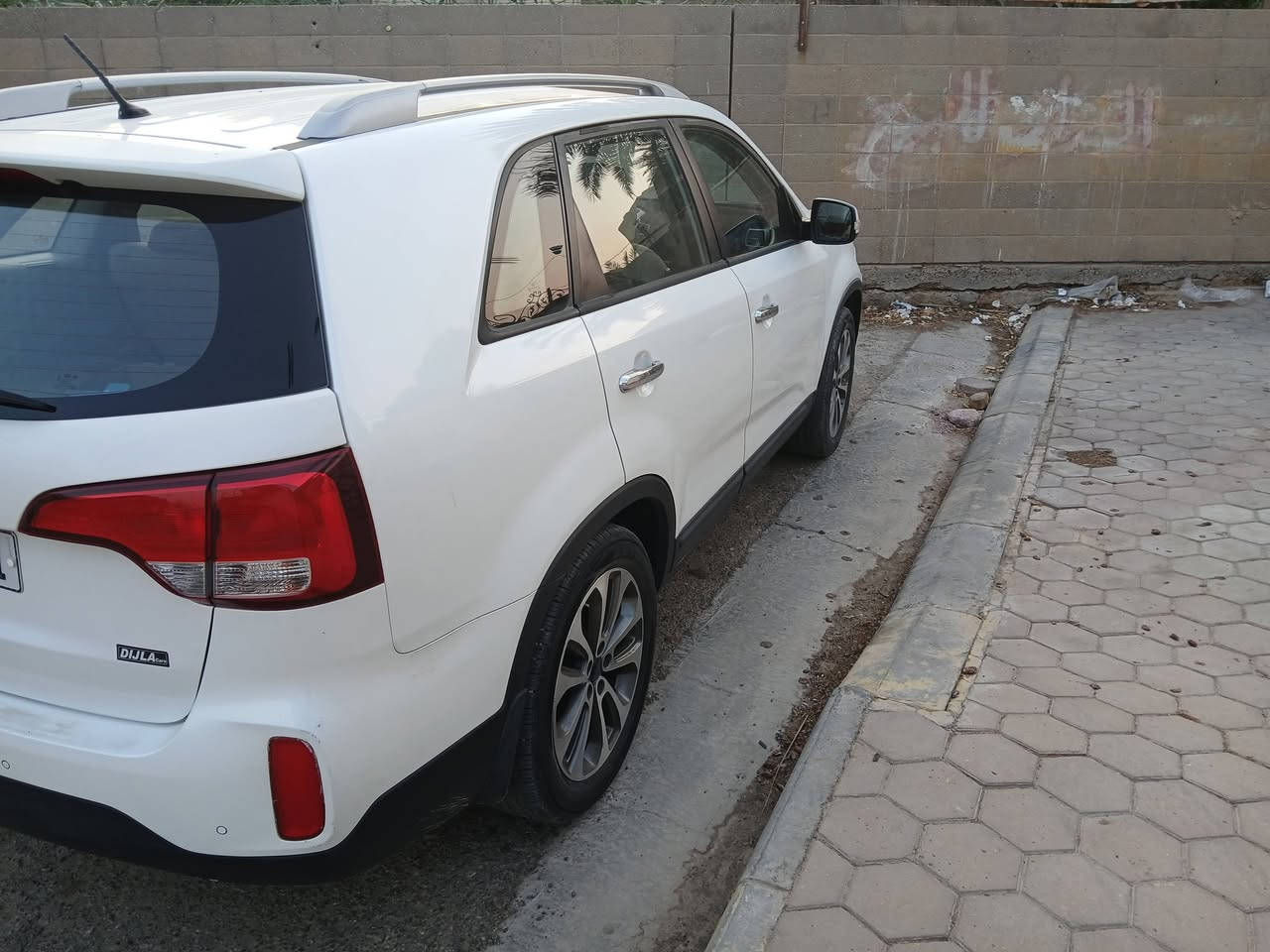 سلام عليكم سيارة سورنتو موديل ٢٠١٤ خليجي ٧ راكب ٤ سلندر تبريد ٣ قطع رقم واسط للعنوان كوت للاستفسار ***********٩
