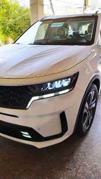 سورنتو 2023 خليجي مكفولة كفالة عامه ماشية 19 الف  محرك 6 سلندر رقم  بغ...