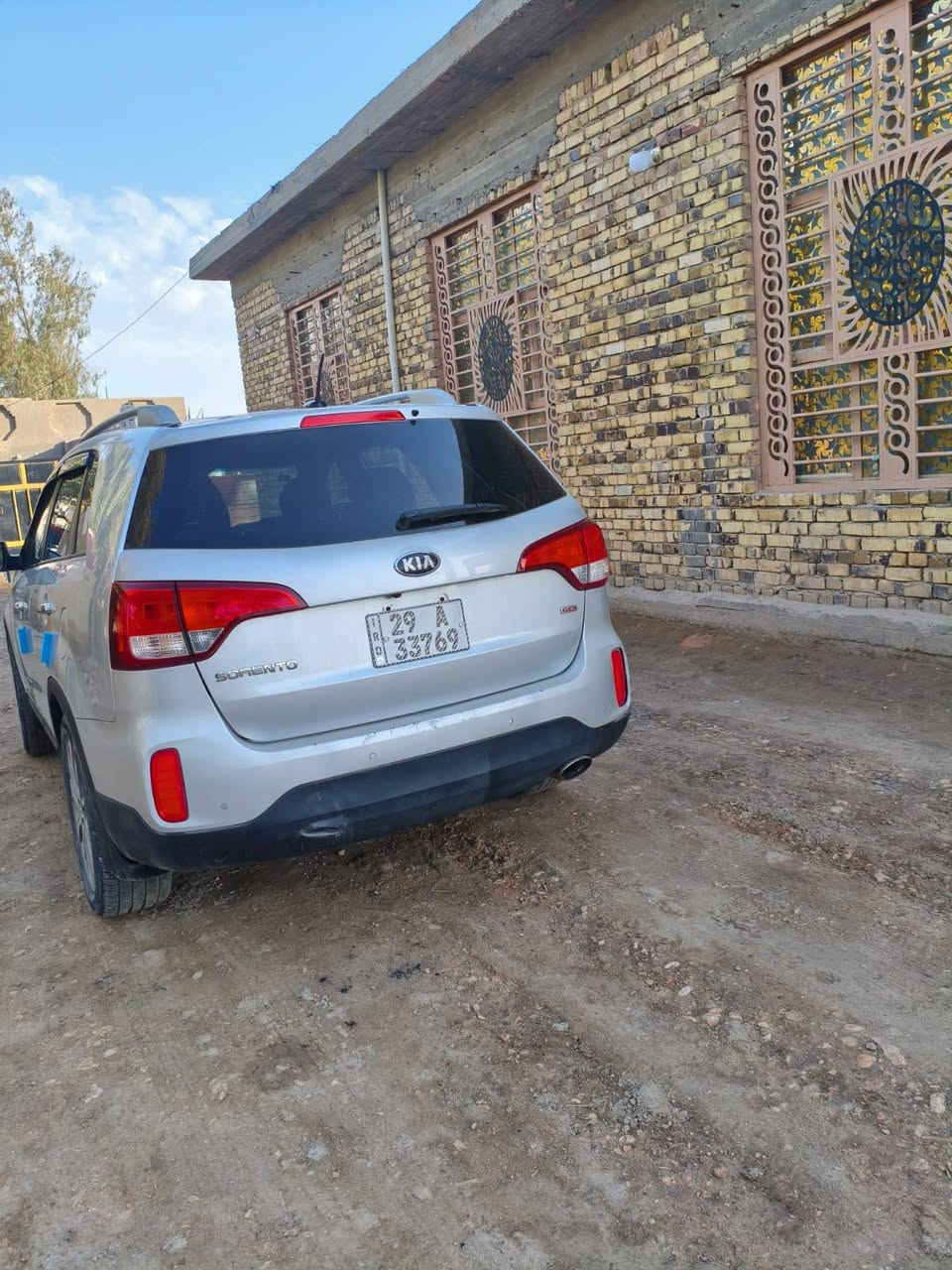 السلام عليكم 
للبيع  سورنتو وارد امريكي موديل 2015 كفاله ما عدا الي موضح في الصوره جاهزه من كل نواحي تبريد مكينه حداديه جاهزه السياره رقم دولي  رقم صاحب السياره ***********
محافظه الديوانية قضاء المهناويه
