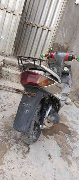 السلام عليكم دراجه سكنس فحل مكينه ما مفتوح جانت متروكه بسبب ضروف نقصها ترايش أو كفرات  مال جناي مو بياع وشراي اشوف اسعاركم مكاني بغداد جسر ديالى ***********
