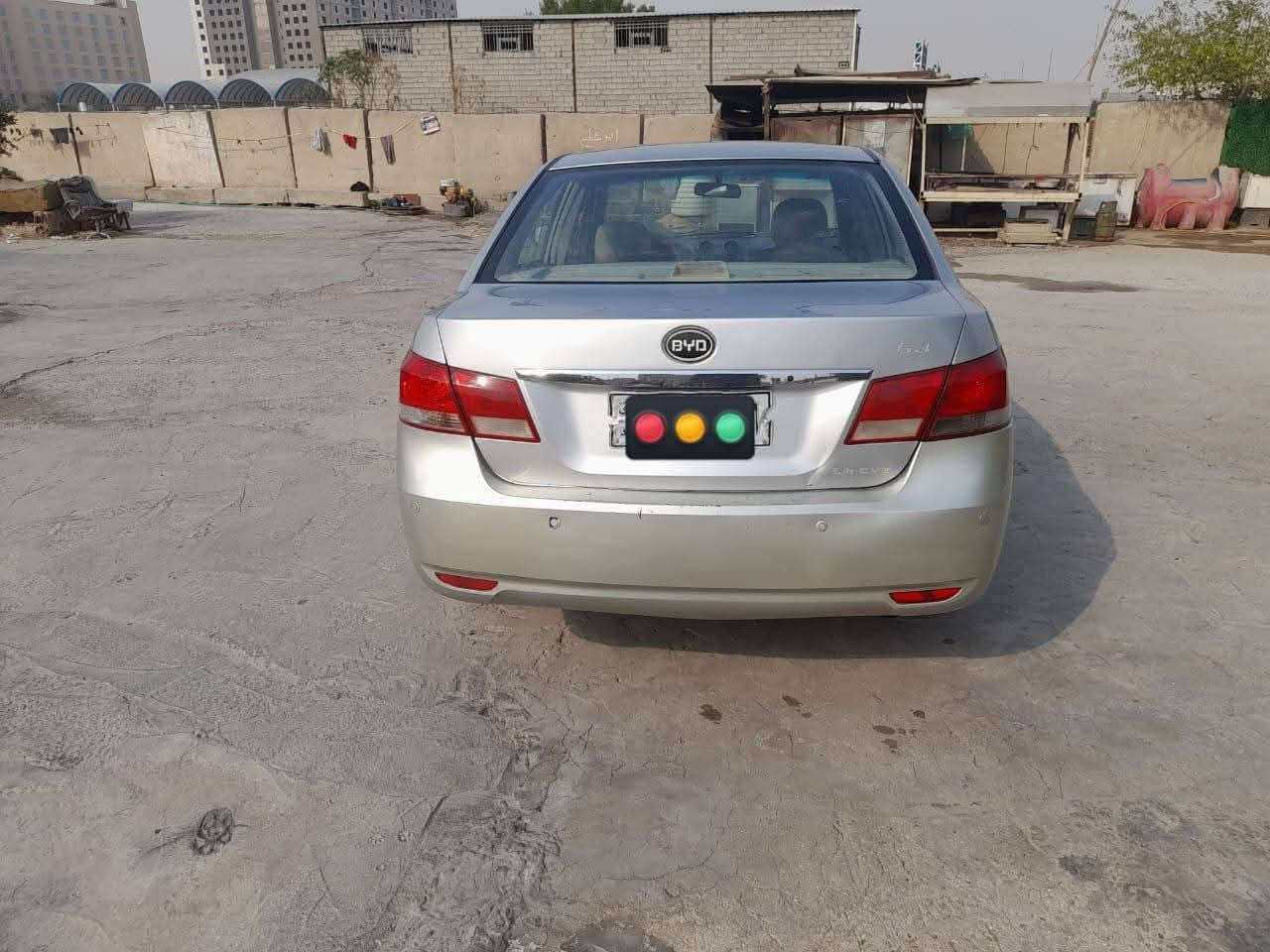 السلام عليكم بي وايدي بدون كصه مكفول من السرقه والعشاير موديل ٢٠١٣فول مواصفات تبريد تخم تاير حداديه كامل***********
