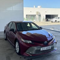 للبيع : تويوتا كامري 2021 هايبرد  اللون :- ماروني المسافه المقطوعه : 4...