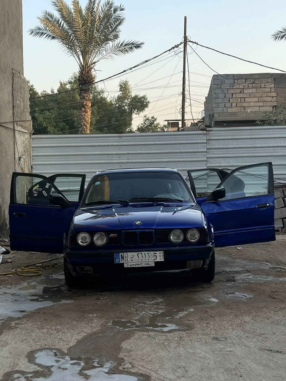 بي ام 520 
مكينه 3000 vvt-i 
سنوية بأاسمي تنتهي 2027 
ابيع كير كايم 
غرامات صفر 
رقم بغداد اربع ارقام 
بيهه خسفه بالباب 
لون ازرق غير محدد 

مكان السيارة بصرة 
 
رقمي ***********
 
سعر : 45 والكير ينزل من سعر السياره وبيها مجال بسيط
