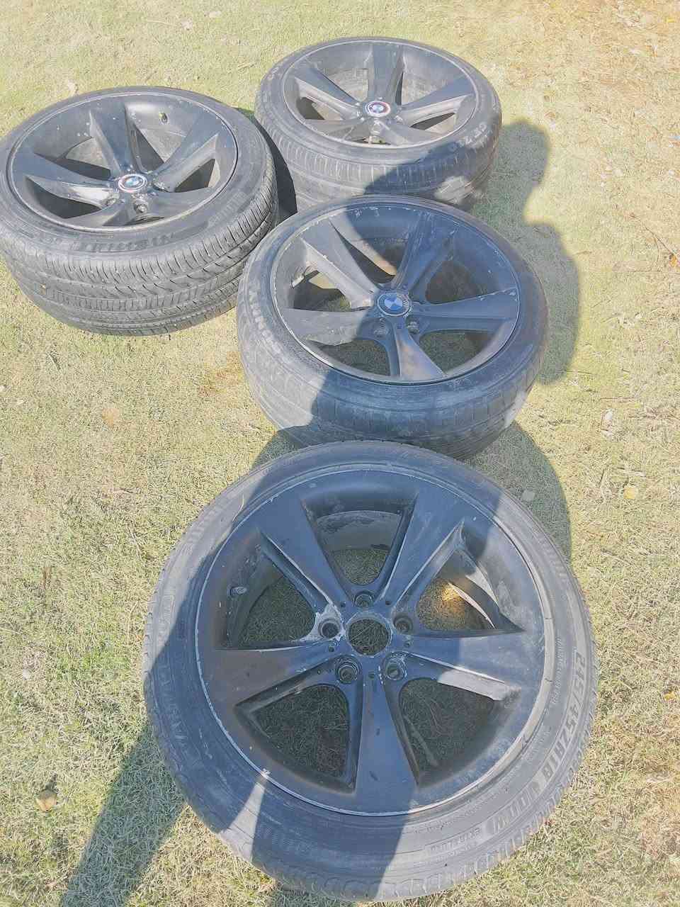 سلام عليكم ويل هامان للبيع حجم 18ثنين من الوياله بيهن فطور وملحومات لا عواج ولا تنقيص تايرات نضيفه السعر 250مكان الصويره الشحيميه ‭0773 402 7945‬
