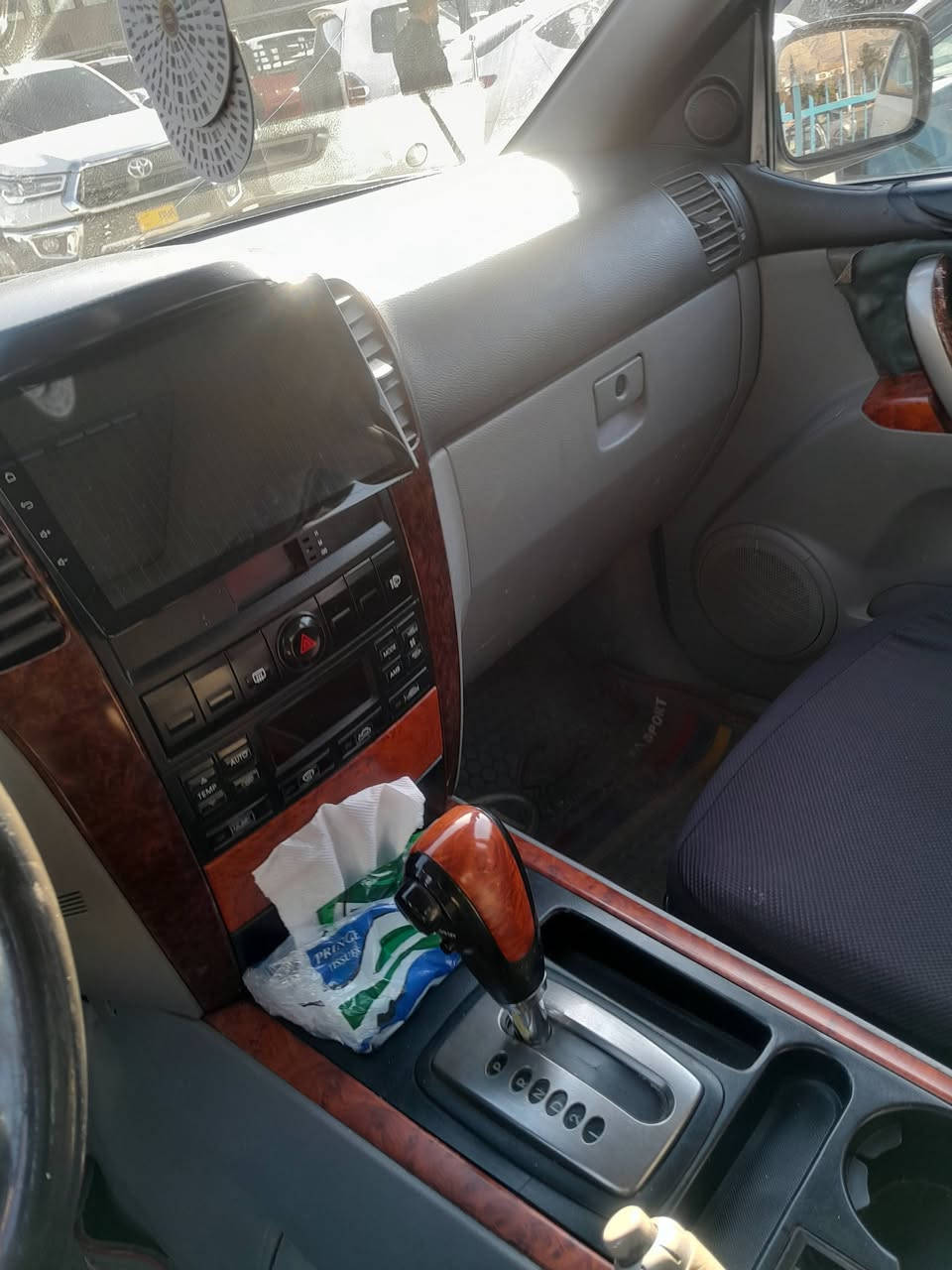 كيا سورينتو ٢٠٠٤ فول سعر ٧٥ مجال ٧ وه رقه غرامه نزل من سعر خمس قطعه سبخ بدون زربه بدون داخلي رقم ***********
