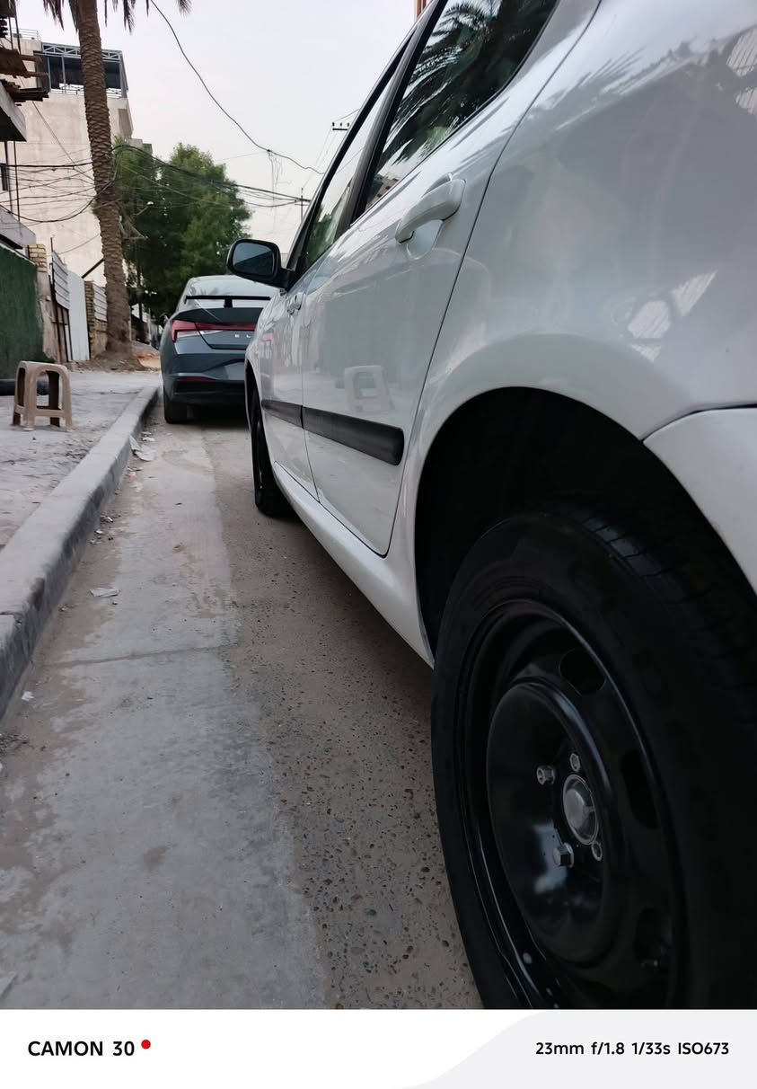 السلام عليكم بيجو
307
2006
بسمي مشروع وطني 
كير مكينه مكفولات
ماشيه 198 الف
سياره جديده
كهربائيات بلاد 
صبغ دوس مع داير خلفي
مكان سياره العرصات
السعر 64 وبيه مجال 
***********
