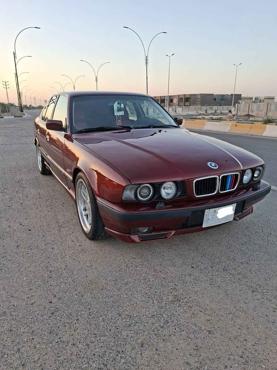 اسلام عليكم BMW موديل 1990 بجم عريض 525 اصل بليته وسنويه مسكر عدله اوتماتيك رقم بغداد سنويه لغايه 28 كير ومكينه جدد حداديه جديده تبريد ثلج كهربائيات كله شغاله تخم تاير جديد ويل M دوس شنايزر ترايش ومطريات مختم M سنتر لوك ريمون السياره جاهزه علخير مابيه اي نقص السياره مكفوله من ضربه وتبديل صبغ جماليه فقط السعر 70 مكاني كربلاء للستفسار الاتصال برقم ***********
