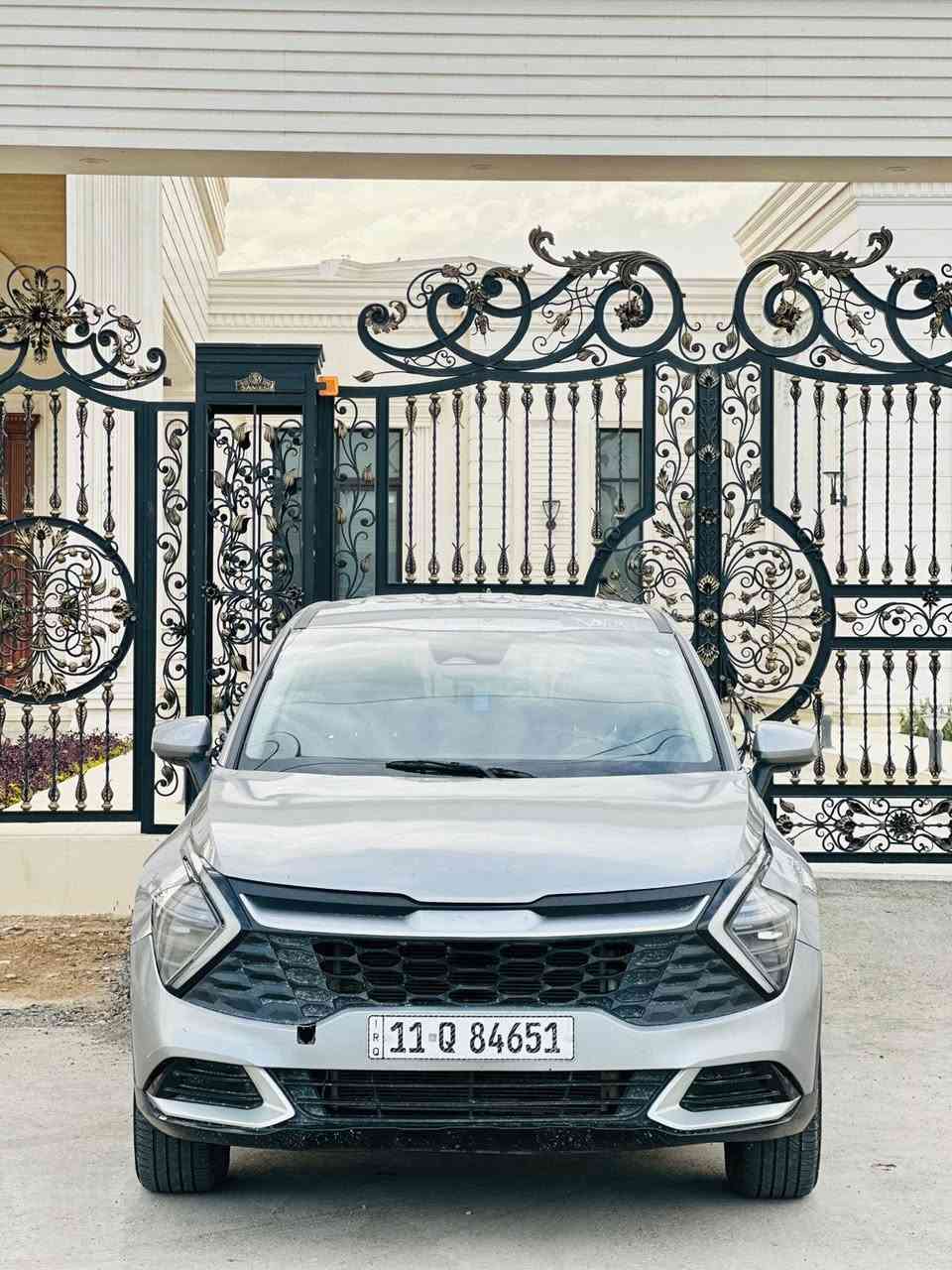 كيا سبورتج 2023 السعر 168 ورقه قفل 
وارد امريكي بانزين حادث جاملغ وبنيد فقط يعني قطعتين صبغ بدون دواخل ماشيه ٣٣ الف سياره جدا نضيفه رقم بغداد تحويل مباشر مكاني بغداد العامريه 
***********
