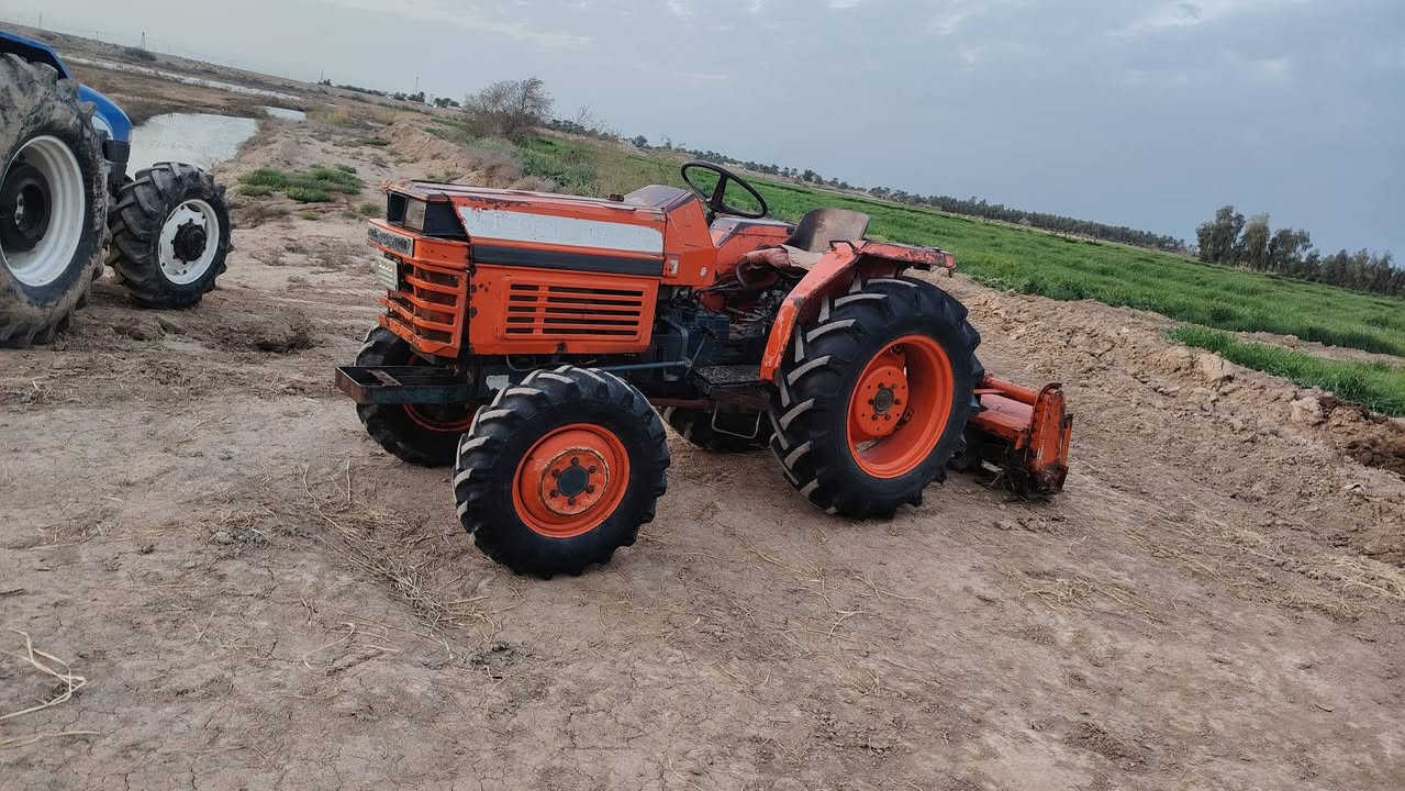 سلام عليكم ورحمة الله وبركاته يوجد للبيع مكينه كابوته مديل ٩٠ مع رفاسه مكينه كله على وضع الشركه محرك كير إكسل هودروليك كله على وضع الشركه نكر سلف تخم تاير جديد الاستفسار على هاذ رقم *********** المكان ديالى الخالص
