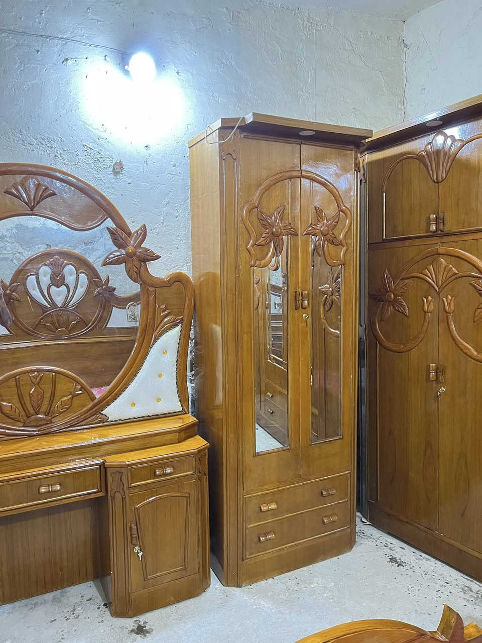 سلام عليكم غرفه نجاره صاج داخل وخارج صاج بورمي اخت جديده نظيفه حيل تزكام السعر مليون ١٥٠ العنوان الحله ***********
