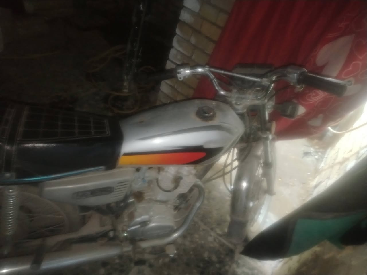 السلام عليكم
كلك مكفرله ونضيفه مامفتوحه دراجه مداريه وكلشي شغال بيه ب٤٥٠ قفل


**إذا كنت صاحب هذا الإعلان وتريد حذفه لأي سبب، رجاءا أرسل رسالة إلى الدعم الفني**