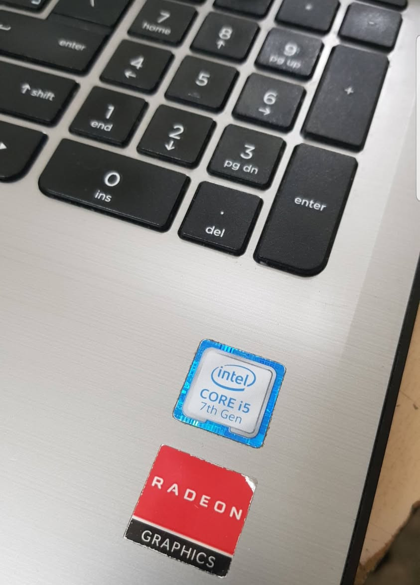 تحية طيبة .. لابتوب hp كور اي 5 الجيل السابع ورام 4 كيكا وهارد hdd 500 حجم الشاشة  15.6 بيها ملاحظة بسيطة مالها تأثير الشاشة بيها سبوت ابيض صغير  و الكفر بظهر الشاشة بي شخوط و البطارية اطول اقل من ساعة تقريبا 50 دقيقة

                      (( السعر ثابت 180 الف دينار  ))

hp 15nia
المعالج  Core i5  الجيل السابع
رام 4 كيكا 
هارد   hdd 500
كارت شاشة منفصل حجم 2 كيكا
حجم الشاشة 15.6 
كيبورد عربي إنكليزي

 للأتصال عادي و واتساب *********** 
شارع الصناعة اوقات الدوام ( 9 - 4 ) يوجد خدمة توصيل داخل بغداد ولجميع المحافظات لمشاهدة كافة الموديلات 
يرجى زيارة الموقع على الفيس بوك ( لابتوب بشير لاين
