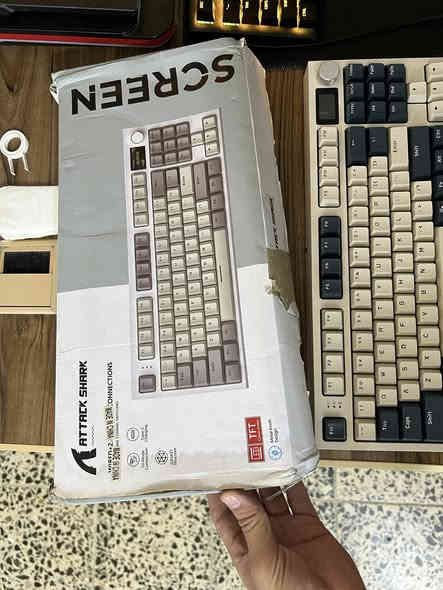 السلام عليكم كيبورد اتاك شاركK86 للبيع
كيبورد جديد وكل غراضة ويا يشتغل واير ووايرلس وبلوتوث وبي شاشة والدنكل مالتة  ويا وشغال ويربط بالتطبيق  بس الباكيت مالتة تعبان
سعرة 65 
استفسار خاص او ***********
