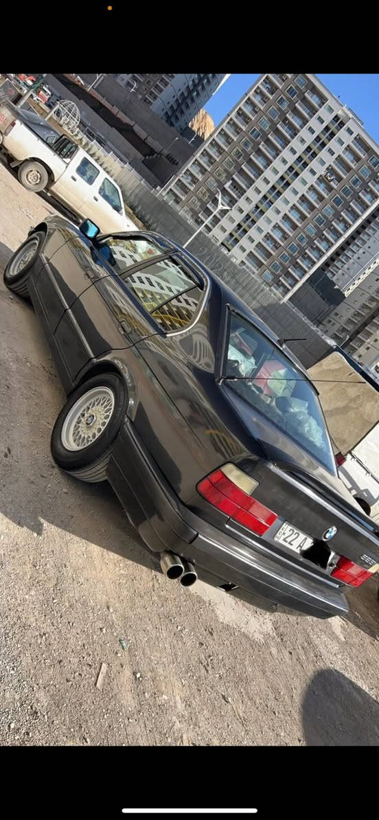 سلام عليكم
اخواني BM للبيع 
مكينه 525 كبس هيكل 20 
موديل 1990 
كير مكينه خير من الله 
اكسل جديد 3.23 يعني مكينه مرتاحه رون انسى 
ABS 
مسويلها ادامه كامله من بلكات مجاول حساس صالنصه دهن الكير فلتر كير نوزلات حتى فلتر مكينه كله جديد فلتر بانزين 
بيها شاشه ودركه جديدات 
راديتر جديد انسى الحماوه 
تبريد شغال ثلج خير من الله 
لايت منظومه زنون ماشاءالله 
ويل مشبك جديد شرط الاصلي 
بيها نواقص شغلات بسيطه شراي ميختلف عليها يتصل عليه وافهمه 
سعرها 62 وبيها مجال للشراي وعليها غرامات مليون ينزل من سعرها واني بالخدمه 
هذا رقمي *********** اتصال 
واتساب
