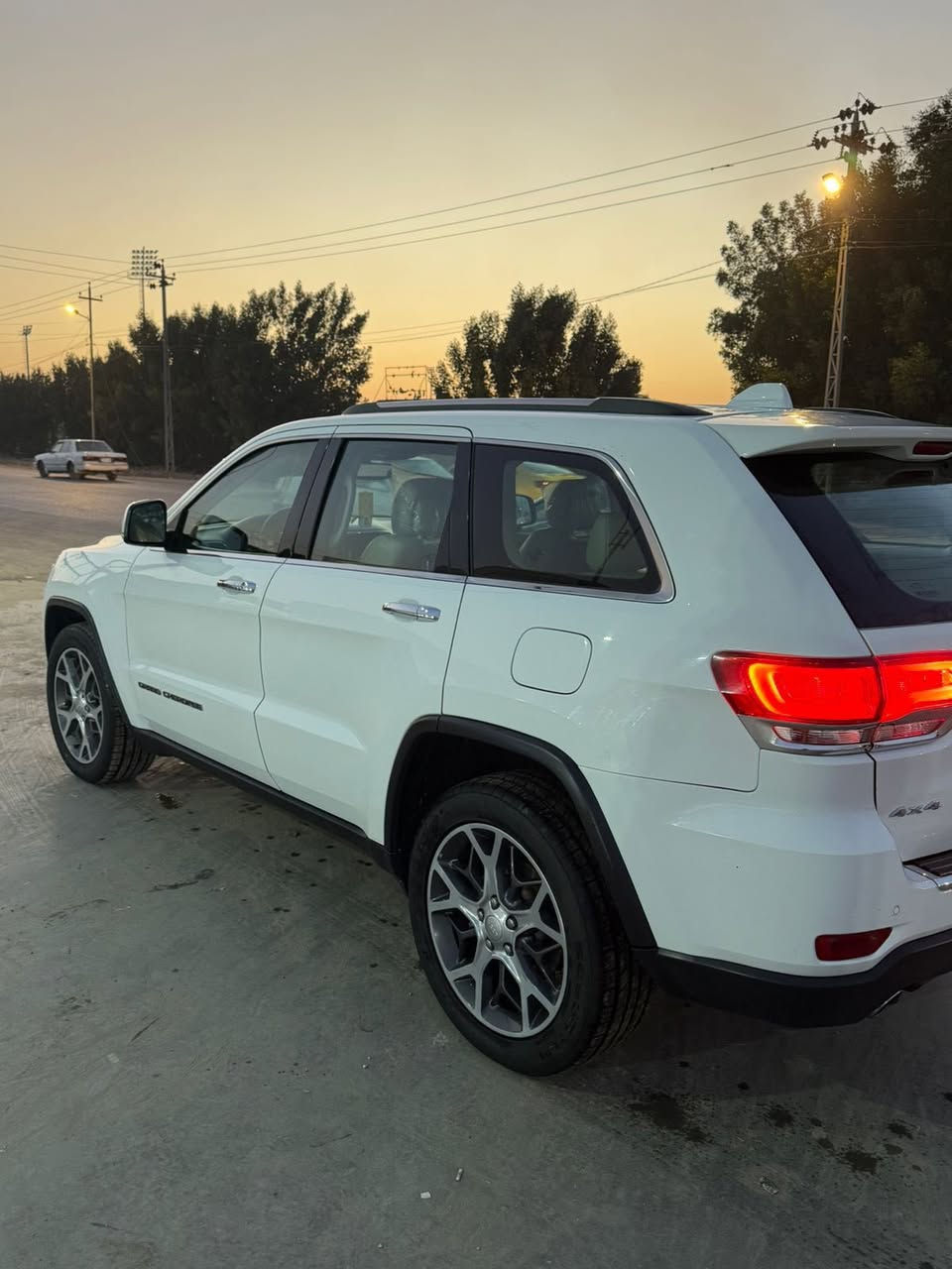 السلام عليكم
جيب 2019 خليجي لمتد بلص ماشيه 80 الف ميل مكفوله وجديده بانوراما 3 شاشات رقم بغداد السعر 290 
***********
