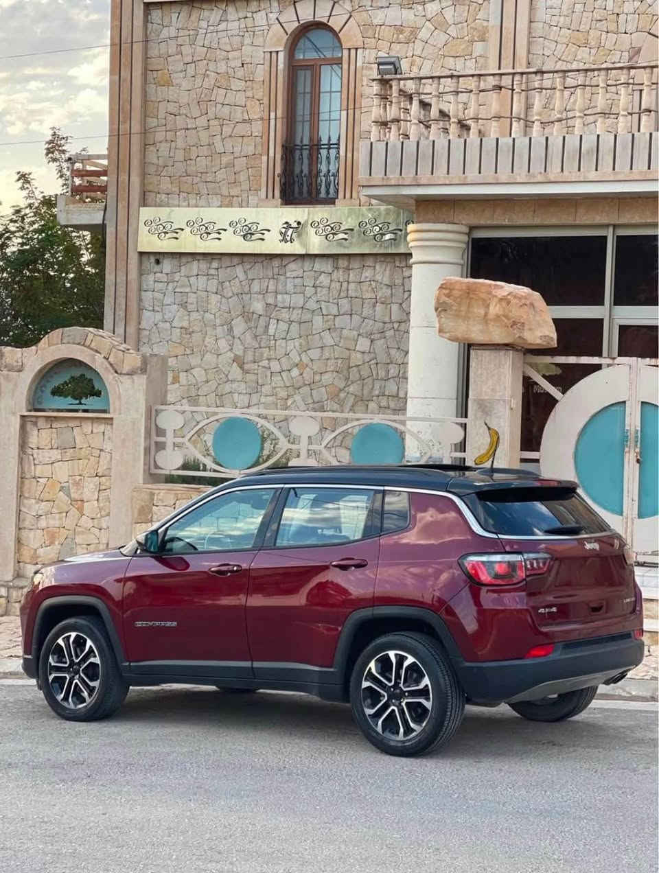 بِسْمِ اللَّهِ الرَّحْمَنِ الرَّحِيمِ
Jeep Compas Limited
2022
65 000km
ڕەقەم سلێمانیە 
تب:سەیارەکە بێ بۆیاخە بێ ئێڕباگە
بەس تەعدیلێکی کەمی هەیە
هی مەعرەز نیە و زۆر زۆر پاکە هەموشتێکی مەزبووت بێ کێشە

مواسەفات

کوشن هیتەر
کوشن کارەبا
سوکان هیتەر
تەبرید دوو زۆن
تەبرید مەرکەزی
Auto Start Stop
سوکان ڤۆلیۆم 
برێک بەسمە
بەسمە
دەرگا بەسمە
شەغال
راداری پێشەوە
راداری پشتەوە
ئاوێنە رادار
خەتی جادە
پانۆراما 
سەقف ڕەش بیلاد
دەبڵ ئەکسل و قفڵ ئەکسل
مۆدی بەفر و قوڕ و لم
وە زۆر مواسەفاتی تر سەیارەکە فول مواسەفاتە
سەیارەکە ڕەقەمە و هەموو شتێکی تازەیە

نرخ:١٥٥
***********
+9647501282008 أربيل, العراق
