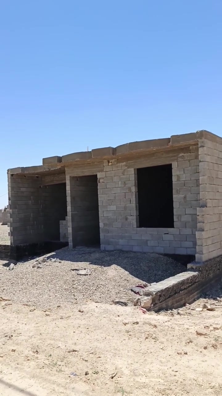 بيت غرفتين وصاله ومطبخ وكندور وديوان بيت كامل مساحه البيت 260 بيت بهيت بحي البكر الغربي بالشارع الحولي سعر 16 قفل رقم الهاتف واتساب‏‪***********‬‏
