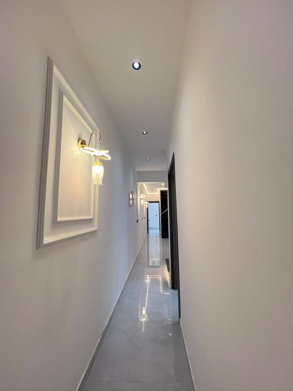 دار للبيع 100 متر 🏠 السعر 250

حي الجهاد مربع الامانه تسليم مفتاح 🔑 

خلال أسبوع شغل فول درحه اولى

📍مقابيل البيت سياج مدرسه عله طول الشارع 

         🫵🫵مواصفات الدار 👇👇

ارضيه بورسلين 80 في80 نانو بولش 

ديكورات صقوف صاله ومطبخ وغرفه نوم 🛌 

نضام درج بيانو 🎹 أناره 

محجر الدرج زجاج مسكرت 10 ملم 

باب قاصه بلازمه 

نضام حاكيه شاشه صوره وصوت 

جداران مطبخ وحمامات بورسلين هندي تصفير 

مدخلين ثلاث نوم 🛌 

اثنين حمام 🛁 صاله مطبخ 
*********** مكتب حمورابي للعقار
