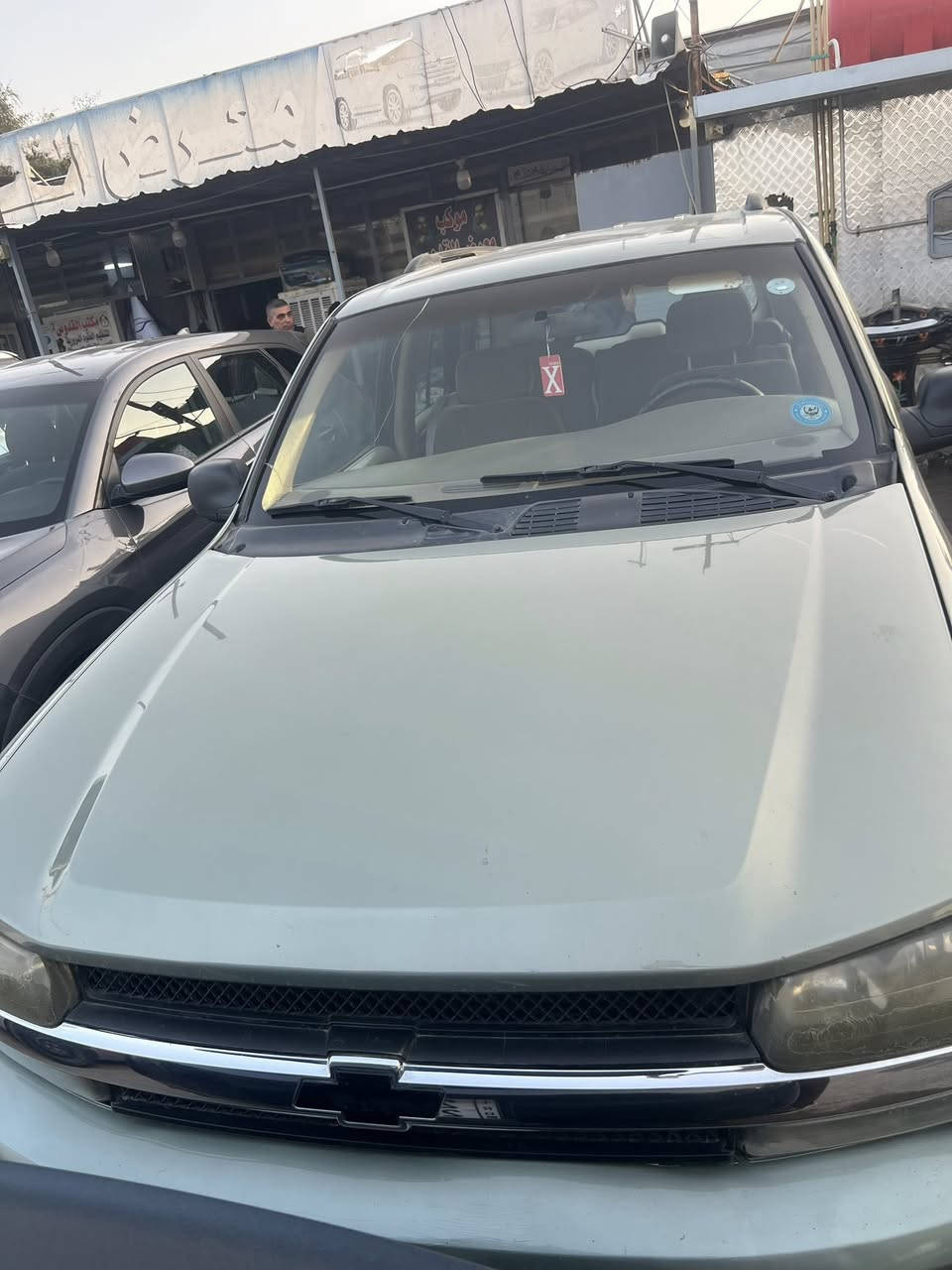 السلام عليكم ..
سيارة شوفرليت بلايزر للبيع 
موديل / 2004 بلادي بدون صبغ 
مكينة / ٦ سلندر جديدة 
كير /جديد  🕹️
رقم / أربيل دولي .. تحويل ثاني يوم 🚘
لون / زيتوني عسكري 
داخل / لون عسلي 🧡
تبريد تدفئة شغال .. تخم تاير جديد 🛞
شاشة بلوثوت + إنترنت 🖥️
يوجد فيديو للسيارة تصوير كامل داخل خارج 📸
سيارة مابيها نقص  كلشي نضيف
مكان  سيارة بغداد 🇮🇶 
للاتصال واستفسار على الرقم ..
*********** ..🔥
