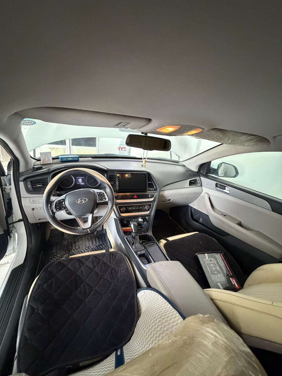 السلام عليكم سوناتا 2018 خليجي كفالة عامة ، ممشى 135 الف ، نوع المواصفات اعتيادي كامرة خلفية شحن لاسلكي ، رقم اربيل سنوية 2029 ، حدادة وتخم تاير جديد 
العنوان البصرة القرنة
السعر 177  
للاستفسار ***********
