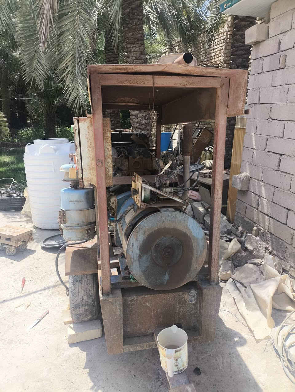 السلام عليكم مولد كيا 35 KV ثري فيز شرط الشغل استخدام قليل فقط متروك
راس توليد ومكينه جديده مكاني ناصريه ناحية أور 
التفاصيل اتصل او واتساب ***********
