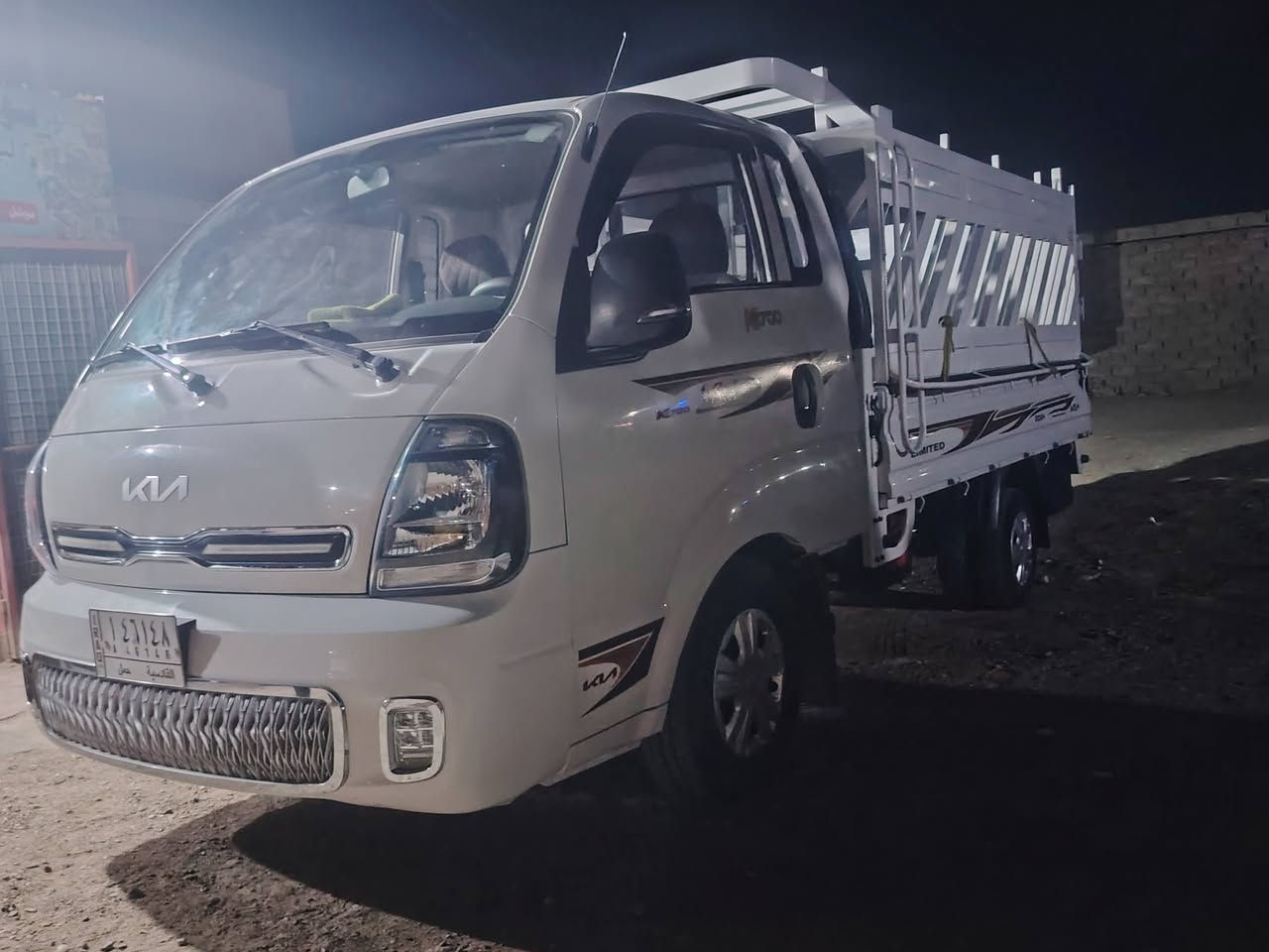 سلام عليكم كيا بنكو للبيع 2023سياره كفاله عامه عده زلغ بسيط بل باب كير محرك حداديه تبريد. تخم تاير جاهزه للخير سياره ماعايزه برغي بسمي تحويل مباشر ماشه 80الف سياره بيه محجر تسگام تنباع هيه ومحجره بس ماعدي صور له بل محجر سعر 155وبيه مجال بسيط حك جيه مكانه دوانيه البدير اي ستفسار اتصل ***********
