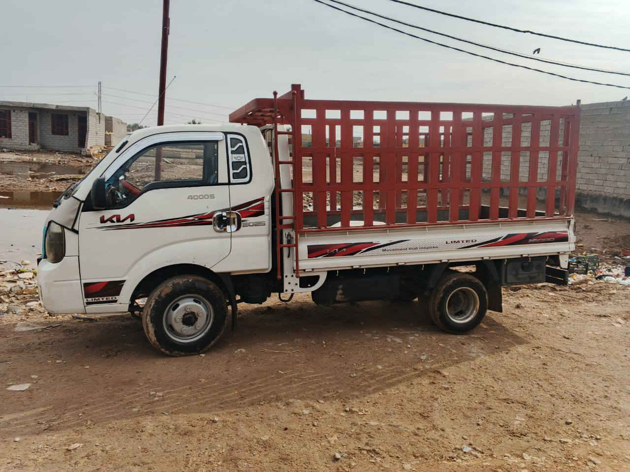 السلام عليكم .كيا فحل موديل 2013. مكفوله كفاله عامه رقم السياره واسط عنوان السياره واسط الزبيديه ***********
