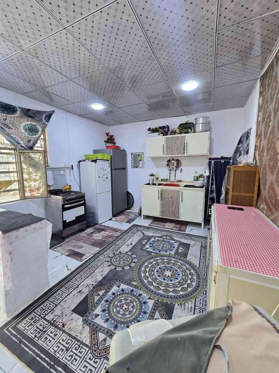 ١٠٠متر تجعيب وبناء بلوك عكاد  فقط المطبخ سقف سندويش يحتوي على غرفه نوم صاله مطبخ صحيات  بدون استقبال سعر 17 مليون. عنوان الدار النجف الأشرف كوفه براكيه مقابل مدرسه الشهيد علي الرماحي عنوان المكتب الكوفة شارع المعمل قرب شارع المطار القديم مجاور صيدليه بلال مقابل صيدليه زحل جوار شارع سيد حبيب 
***********
***********
