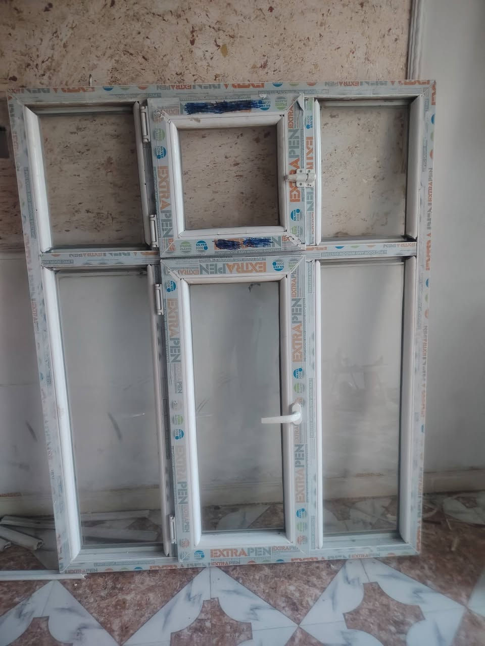 سلام عليكم باب وشباك للبيع نظافه 100/100كاملات هنه والجام اتصل ***********
