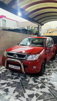 تويوتا هايلوكس  موديل2009  سعودي  ماشيه186الف  الضرر /قطعة واحده چاملغ...