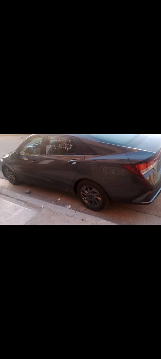 النترا sEl
موديل 24 ارباكات سليمه كلها بيه طخه خفيفه بالجاملغ ومبدل جهة سايق باقي سياره مكفوله السياره فول مواصفات عدا السلايد والكشنات مخمل
بصمه 
كامرات 
3انضمة قياده
تحكم ستيرن 
تحديد مسار 
شاشه متصله دشبول 
وبعد العديد من المواصفات 
ماشيه18000مايل 
السياره دخول جديد 
تترقم جميع المحافظات 
للاستفسار ***********
