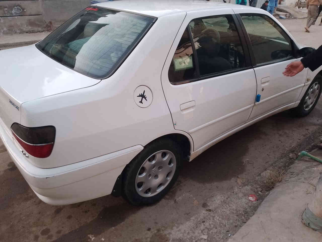 السلام عليكم 
بيجو 2001 السياره مكفوله كير ومحرك وصدر تخم تاير والكشر حلو بس البنيد بي صبغ قليل أثر خدش .
السيارة بأسمي والسعر 58وبي مجال قليل مكاني بغداد الرئاسة شارع 20 
 للاستفسار اكثر الاتصال على الرقم ***********
