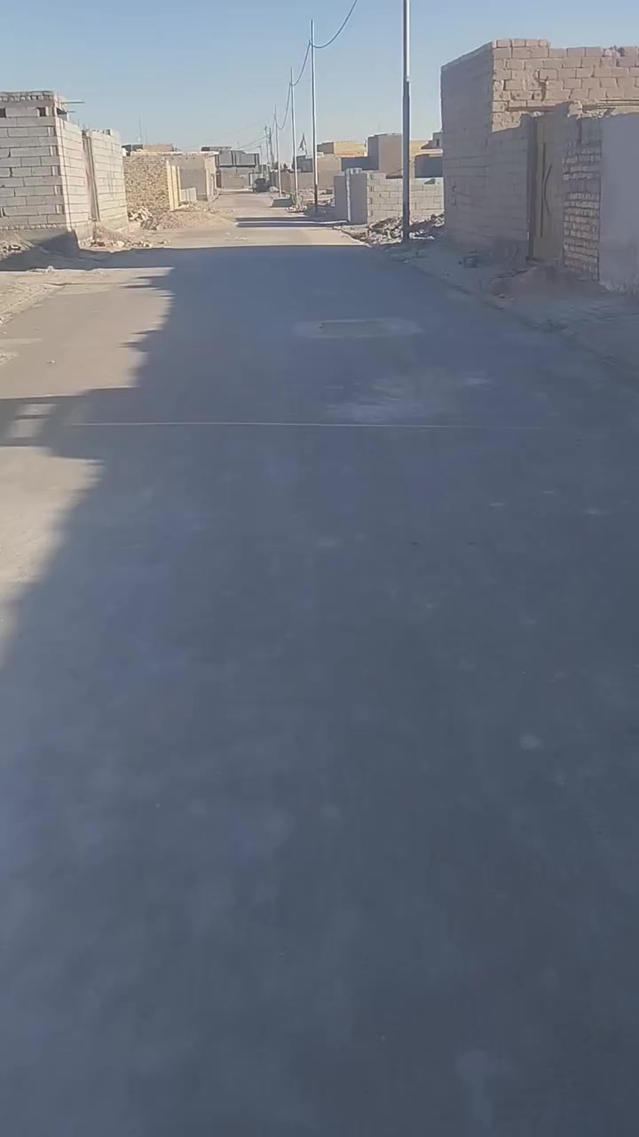 متاح بيت هيكل حي الزهراء  قريب حي الشرطه شارع 30 مبني 3 غرف وصاله برانيه ومطبخ بس أساس مساحه 240 كافة الخدمات شارع تبليط ماي كهرباء  للأستفسار أكثر علق واني اراسلك او  يتصل على الرقم بي وتساب ***********
